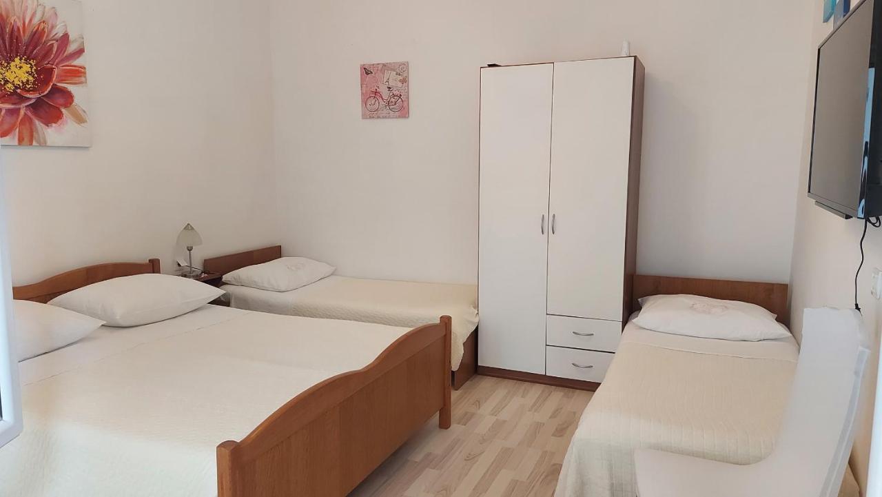 Apartment Jerolima Дуги Рат Екстериор снимка