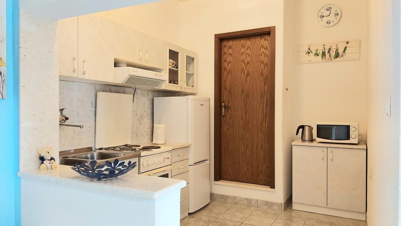 Apartment Jerolima Дуги Рат Екстериор снимка
