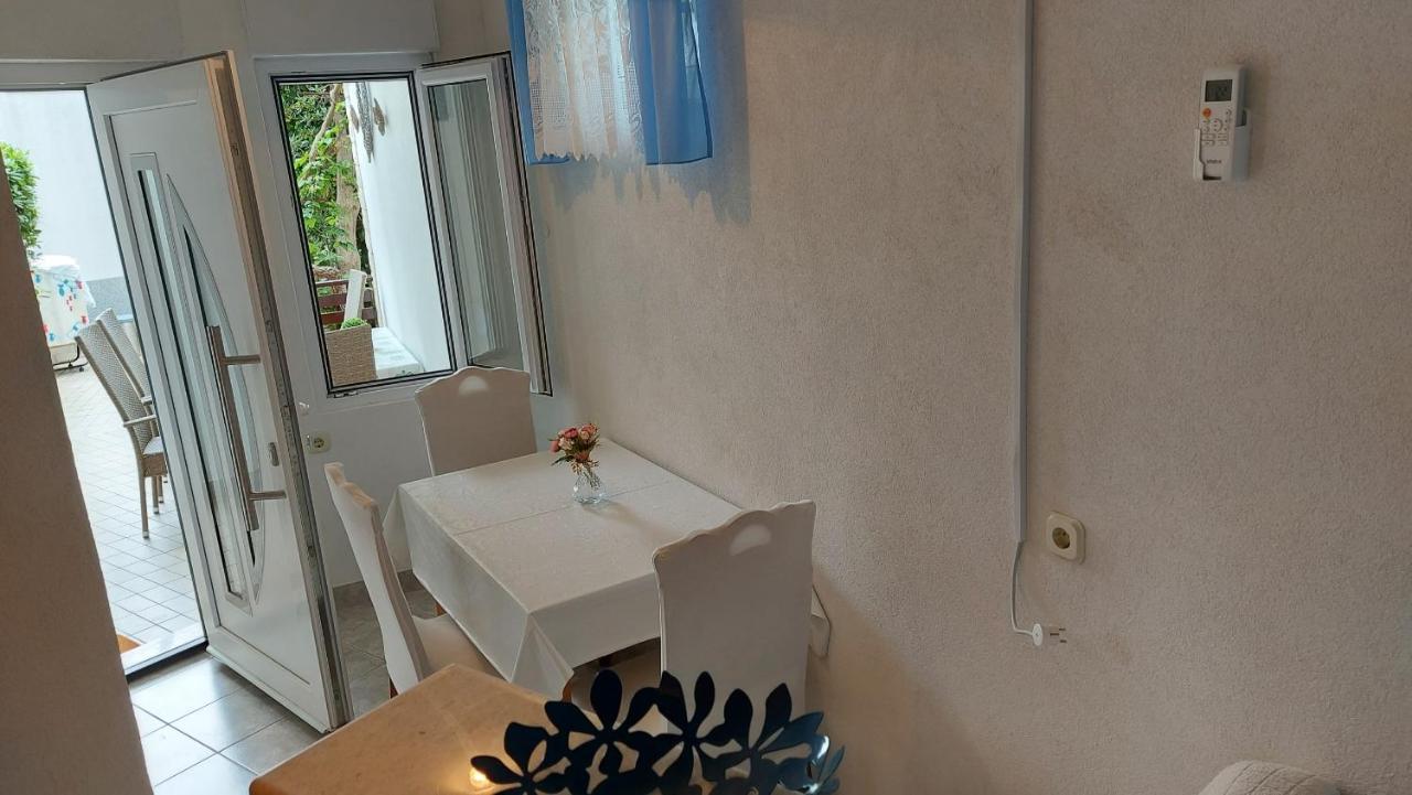Apartment Jerolima Дуги Рат Екстериор снимка