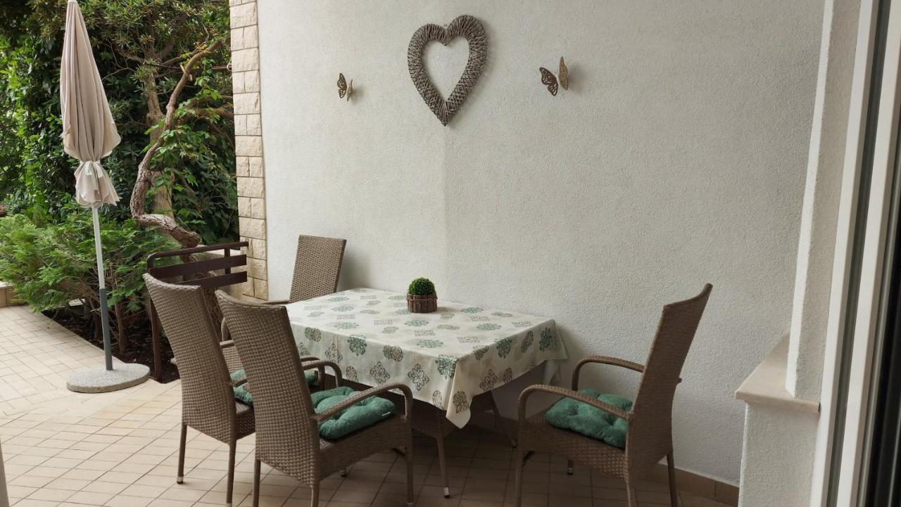Apartment Jerolima Дуги Рат Екстериор снимка